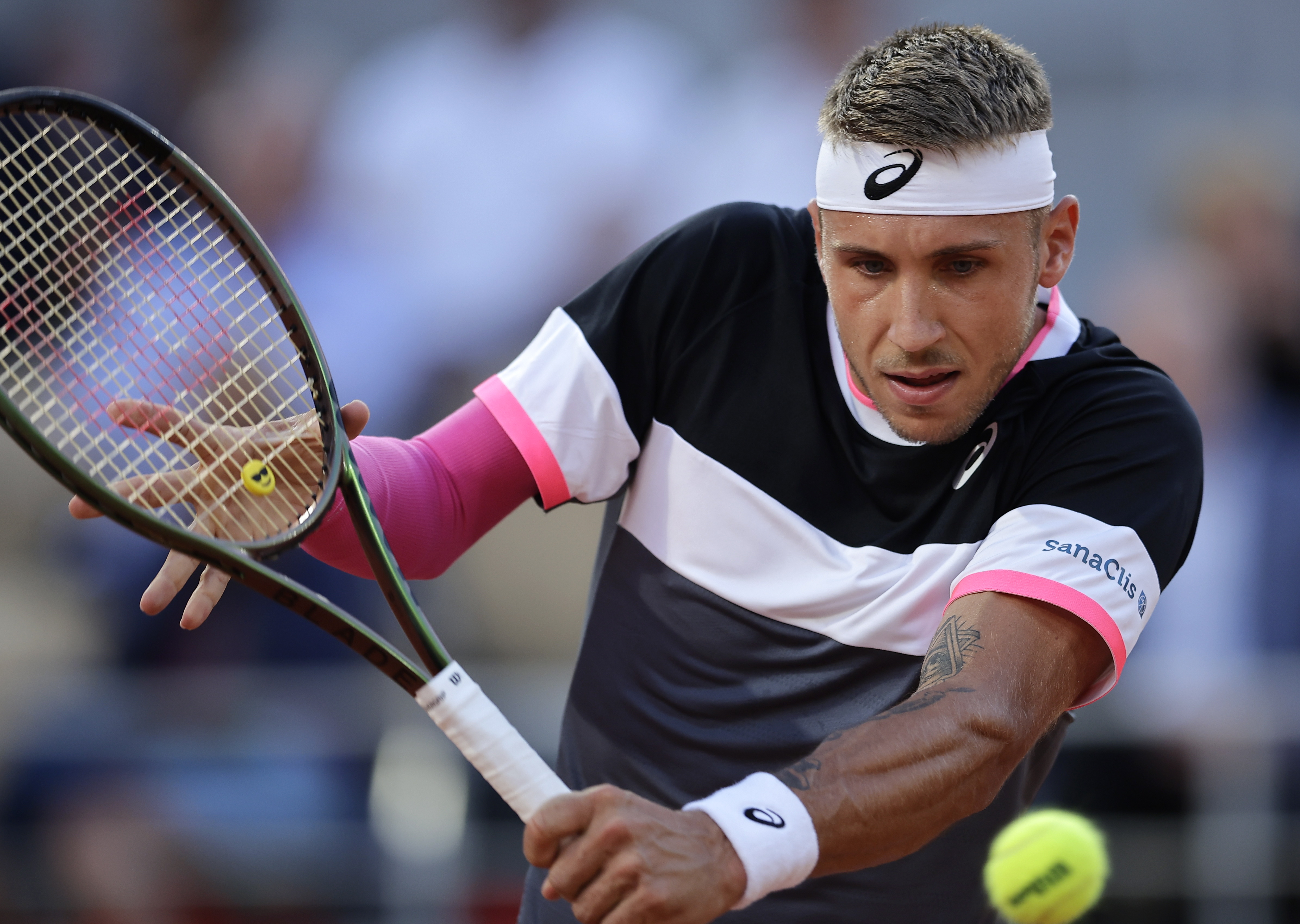 包含意大利网球队血洗德国网球队，兹维列夫惊艳世界的词条