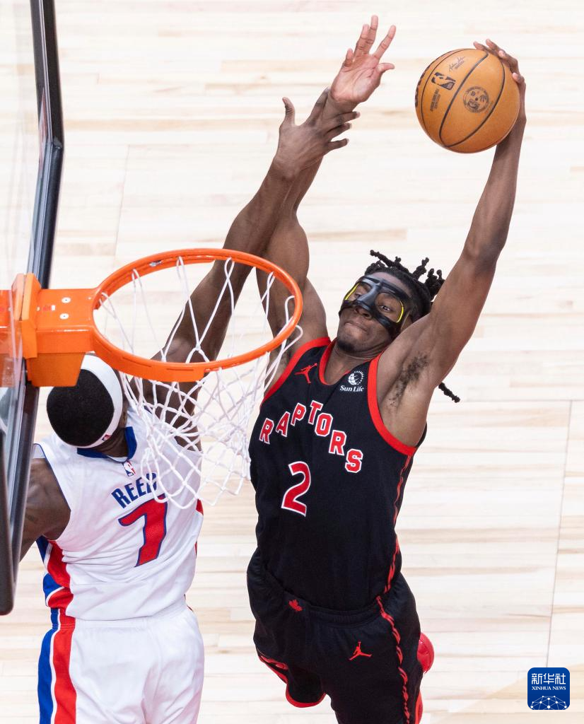 包含活塞队球员分享家中训练视频的词条