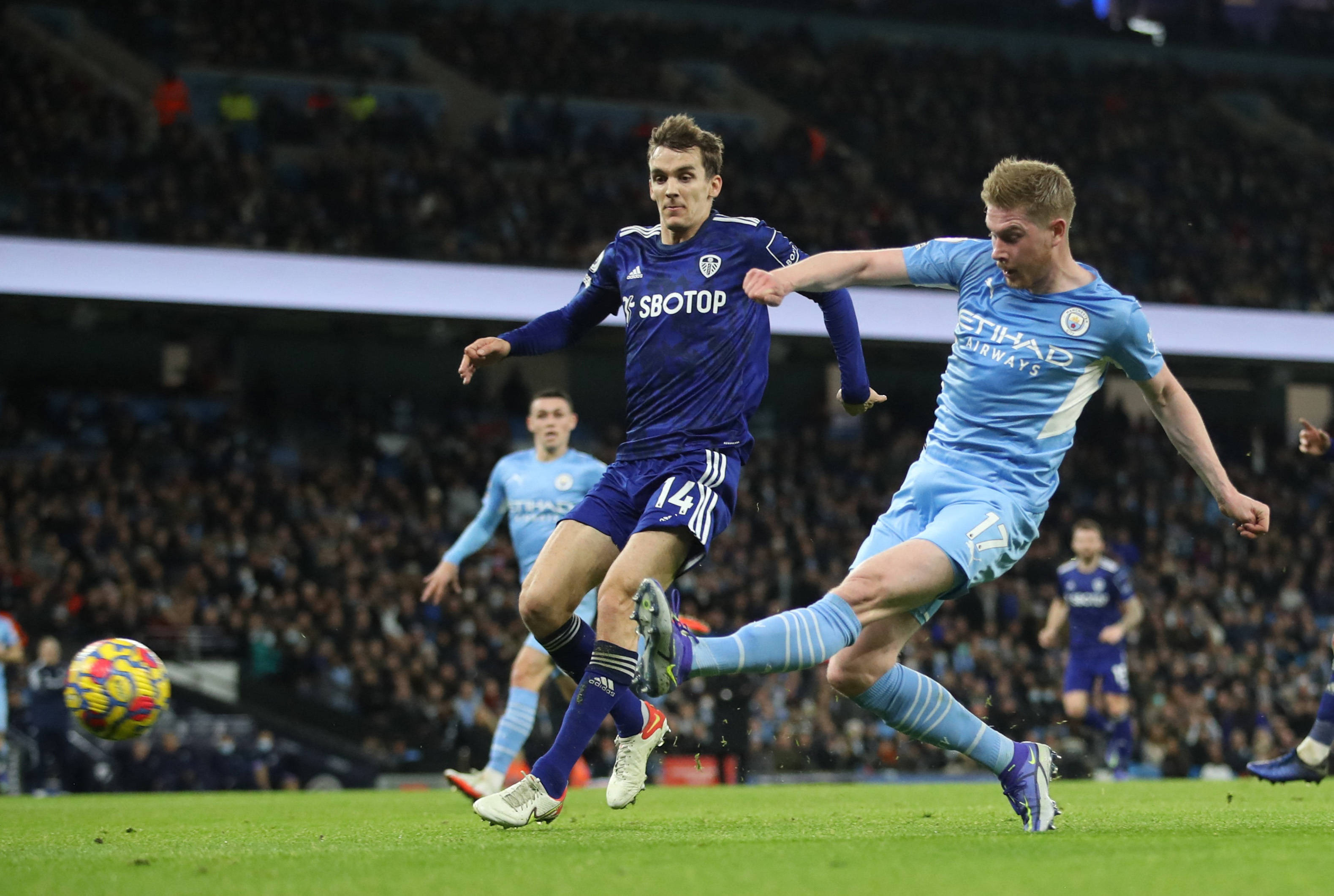 曼城客场大胜,守住领先位置 曼城客场大胜,守住领先位置