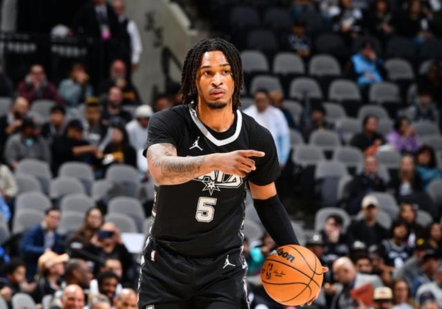 包含步行者连胜延续，灰熊逆转马刺的词条