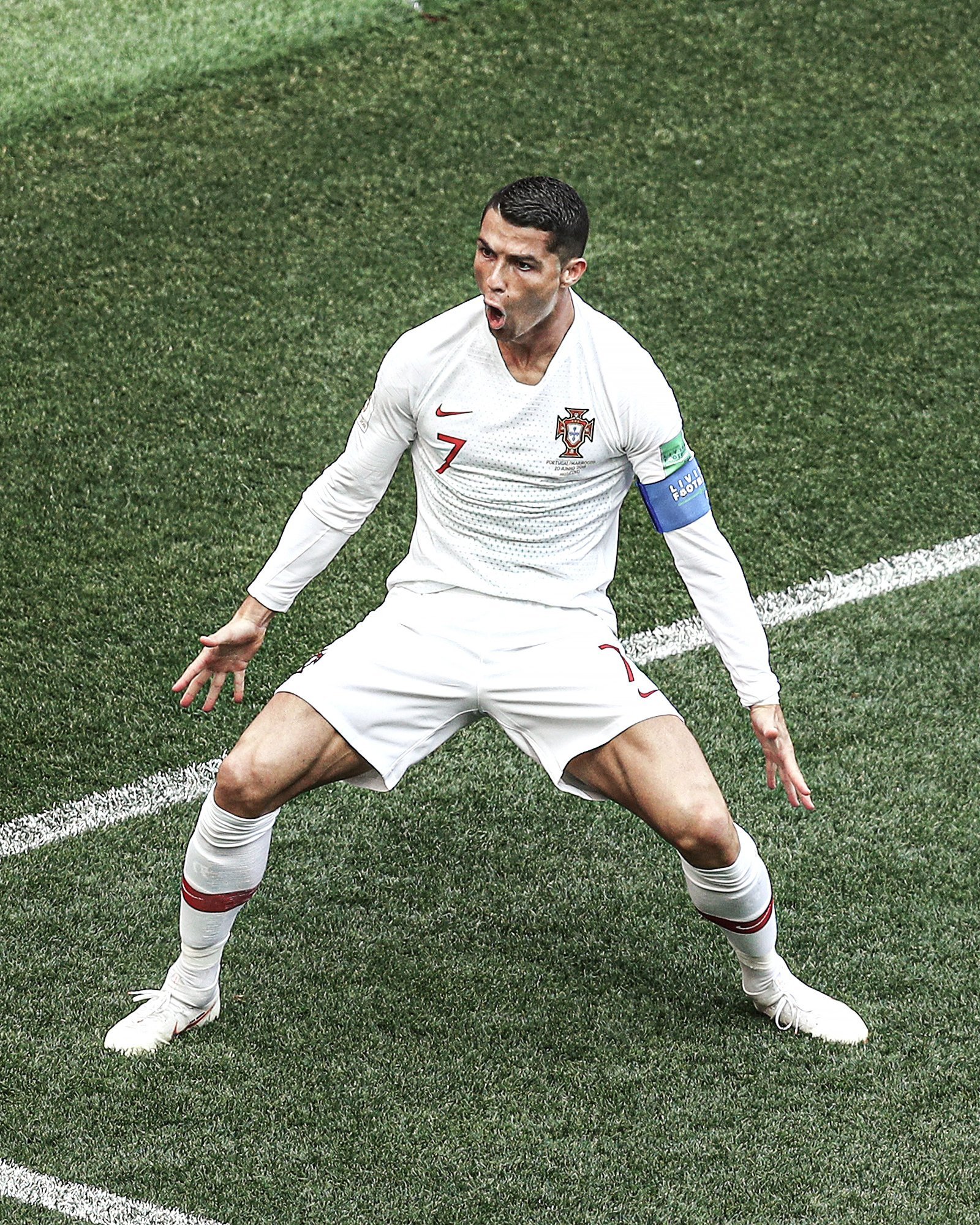 足球明星为球队贡献关键进球