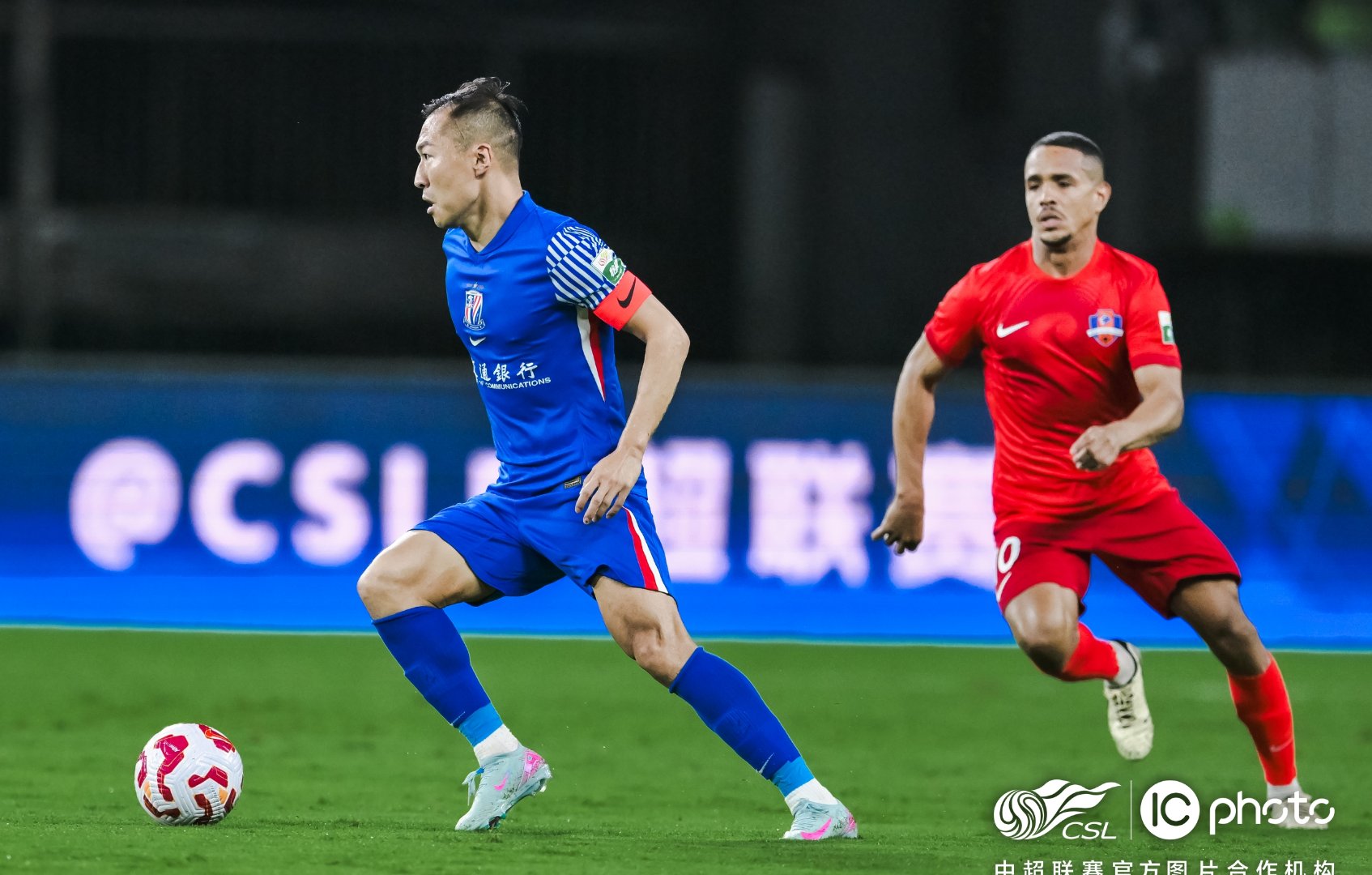 上海申花客场逆转，斯威击败首发