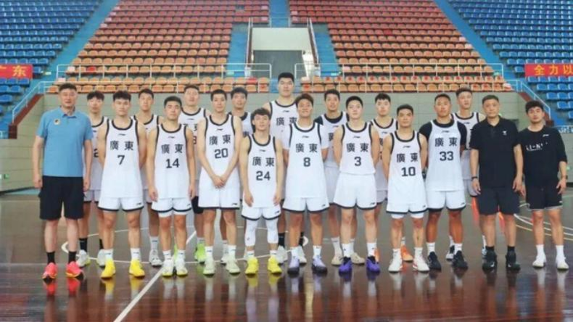 关于辽宁男篮大获全胜,领跑积分榜的信息 关于辽宁男篮大获全胜,领跑积分榜的信息