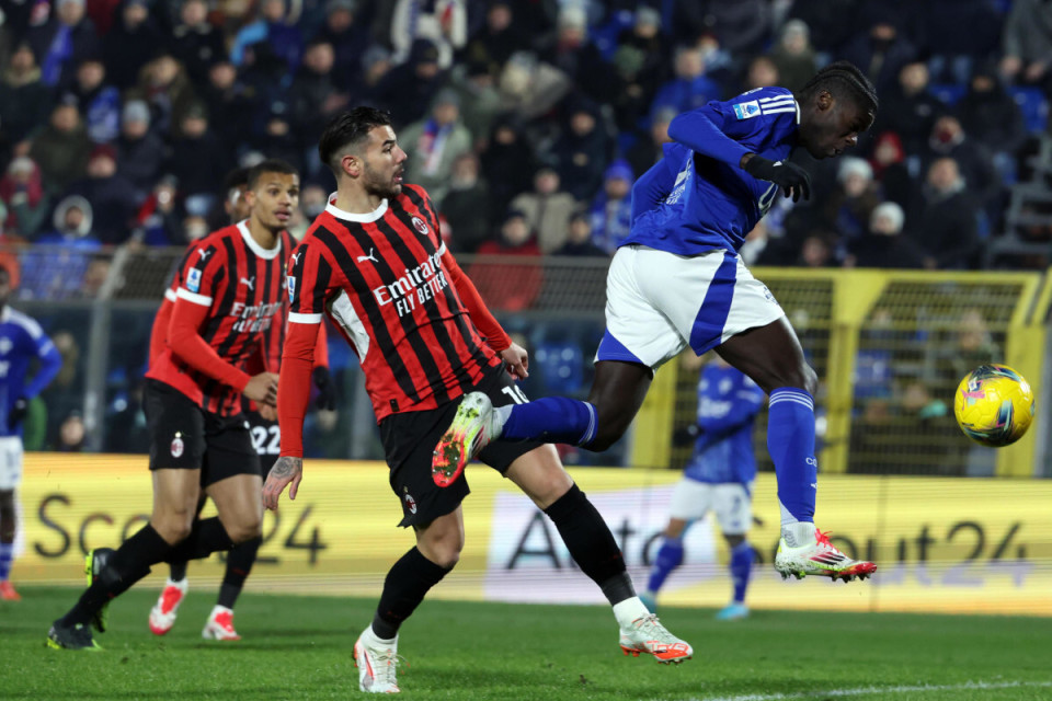 AC米兰客场逆转胜利,赢得关键三分的简单介绍 AC米兰客场逆转胜利,赢得关键三分的简单介绍