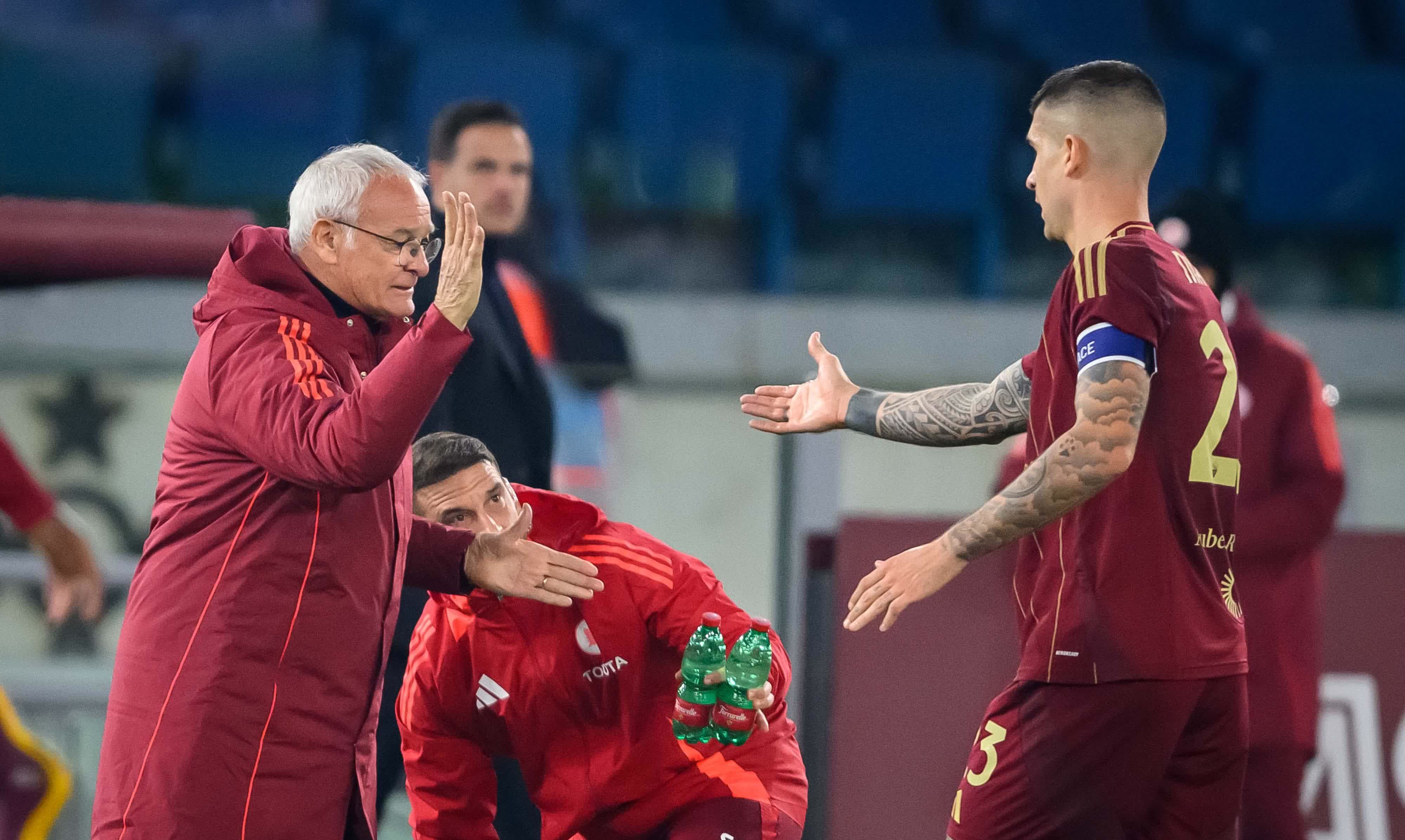 包含克罗托内主场战胜雷恩，取得胜利的词条