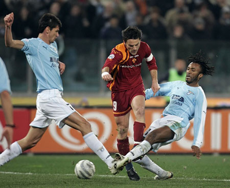 关于蒙特拉戴帽助拉齐奥主场大胜，欧战梦想加温的信息