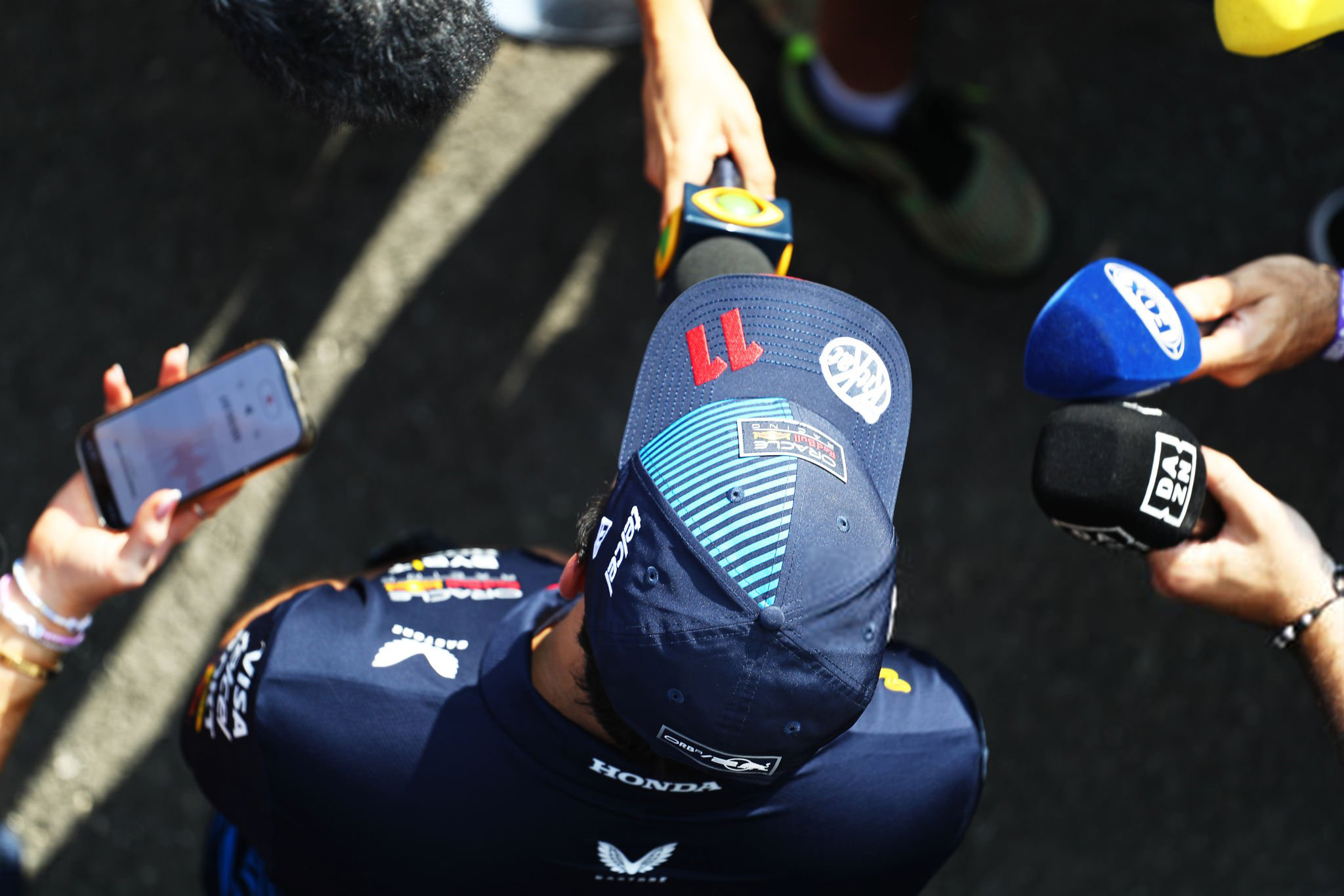 关于红牛车队完胜法拉利,佩雷兹高光表现的信息 关于红牛车队完胜法拉利,佩雷兹高光表现的信息