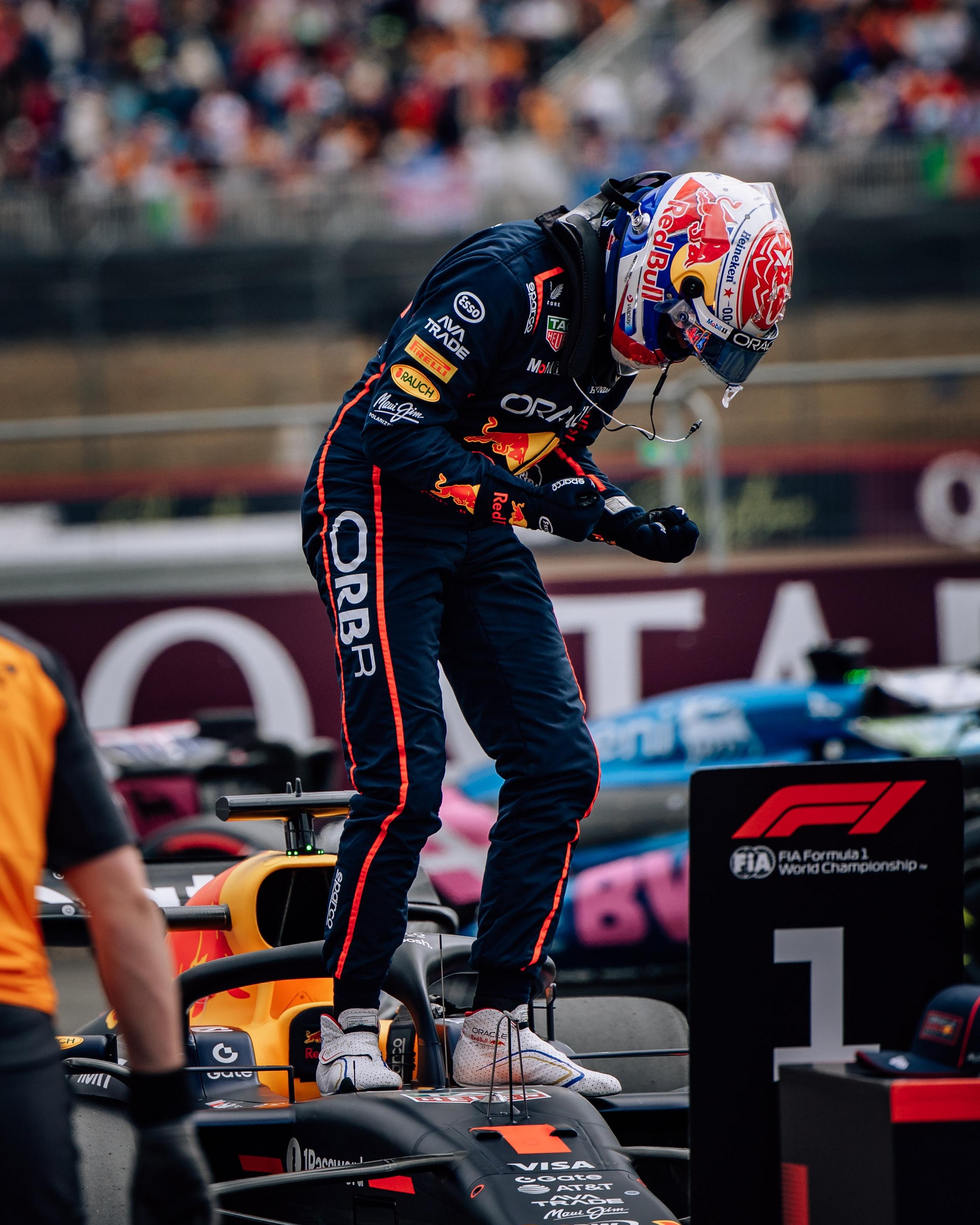 包含红牛车队险胜迈凯伦,维斯塔潘惊艳四座的词条 包含红牛车队险胜迈凯伦,维斯塔潘惊艳四座的词条