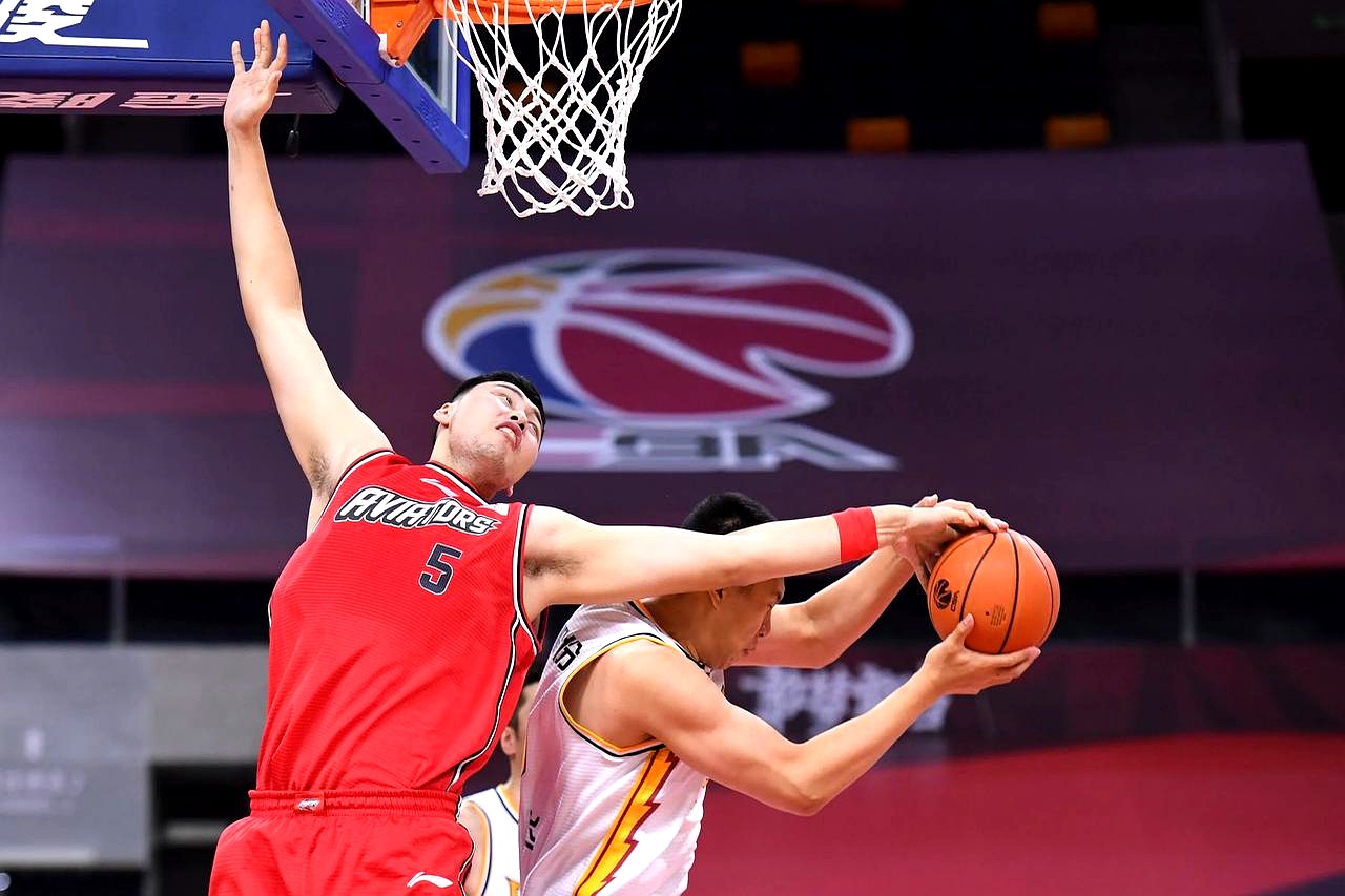 掘金翻盘山东队,赵继伟点燃赛场 掘金翻盘山东队,赵继伟点燃赛场