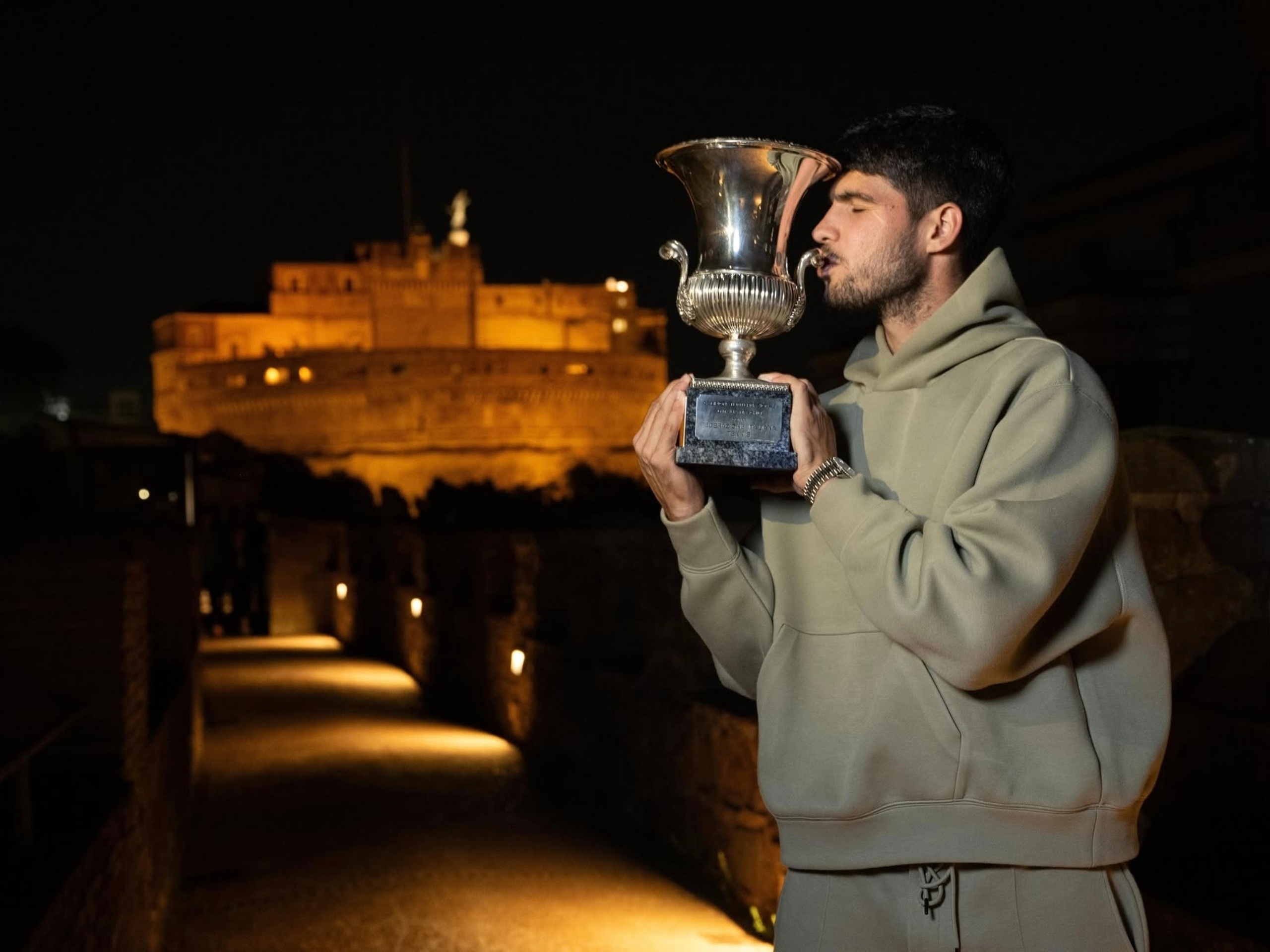 法网完胜联合杯，兹维列夫关键制胜的简单介绍