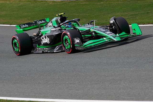 包含索伯车队绝杀梅赛德斯，拉塞尔惊艳四座的词条