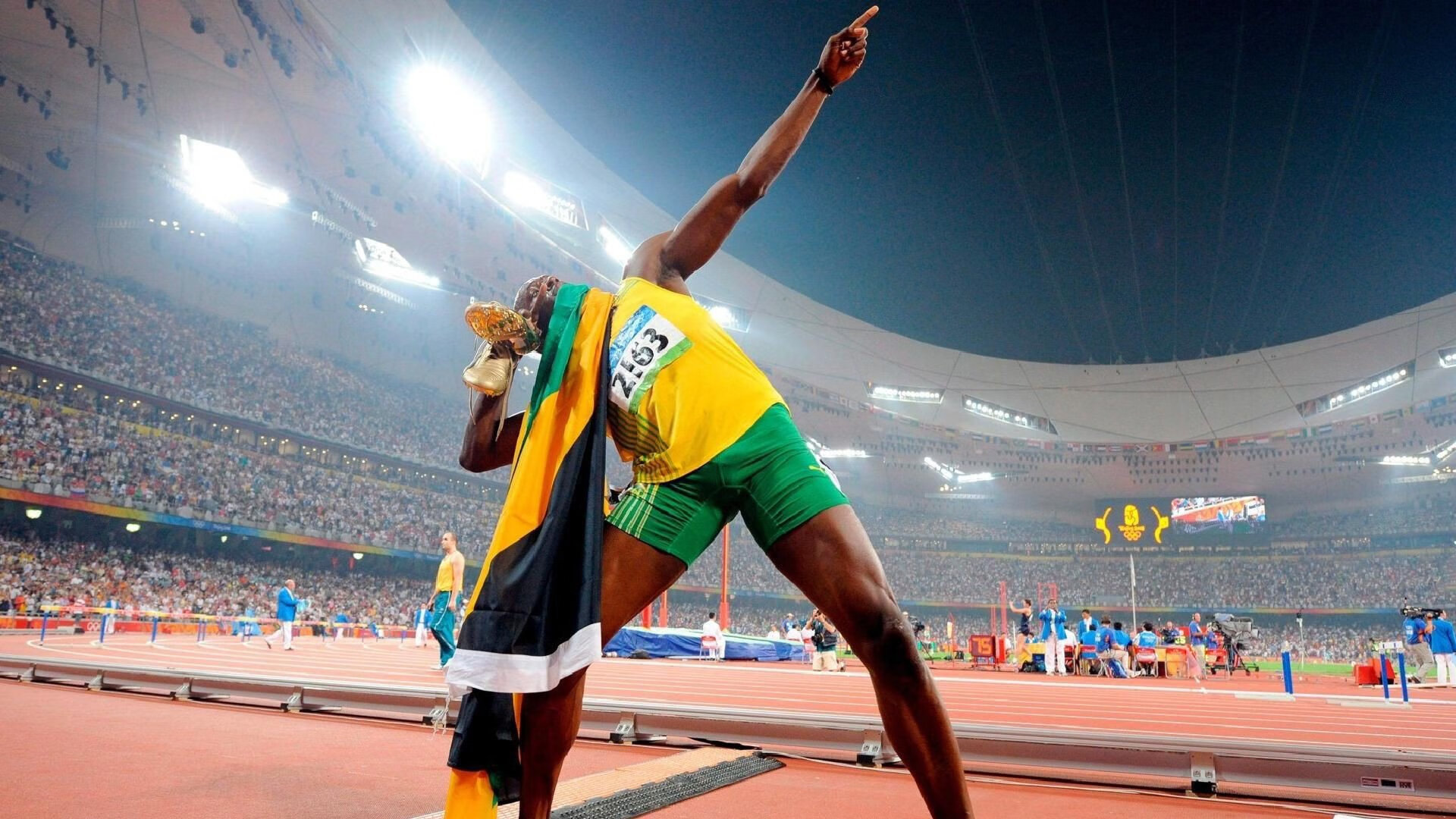 从墨尔本到马德里，跨越半球的足球争冠启示录