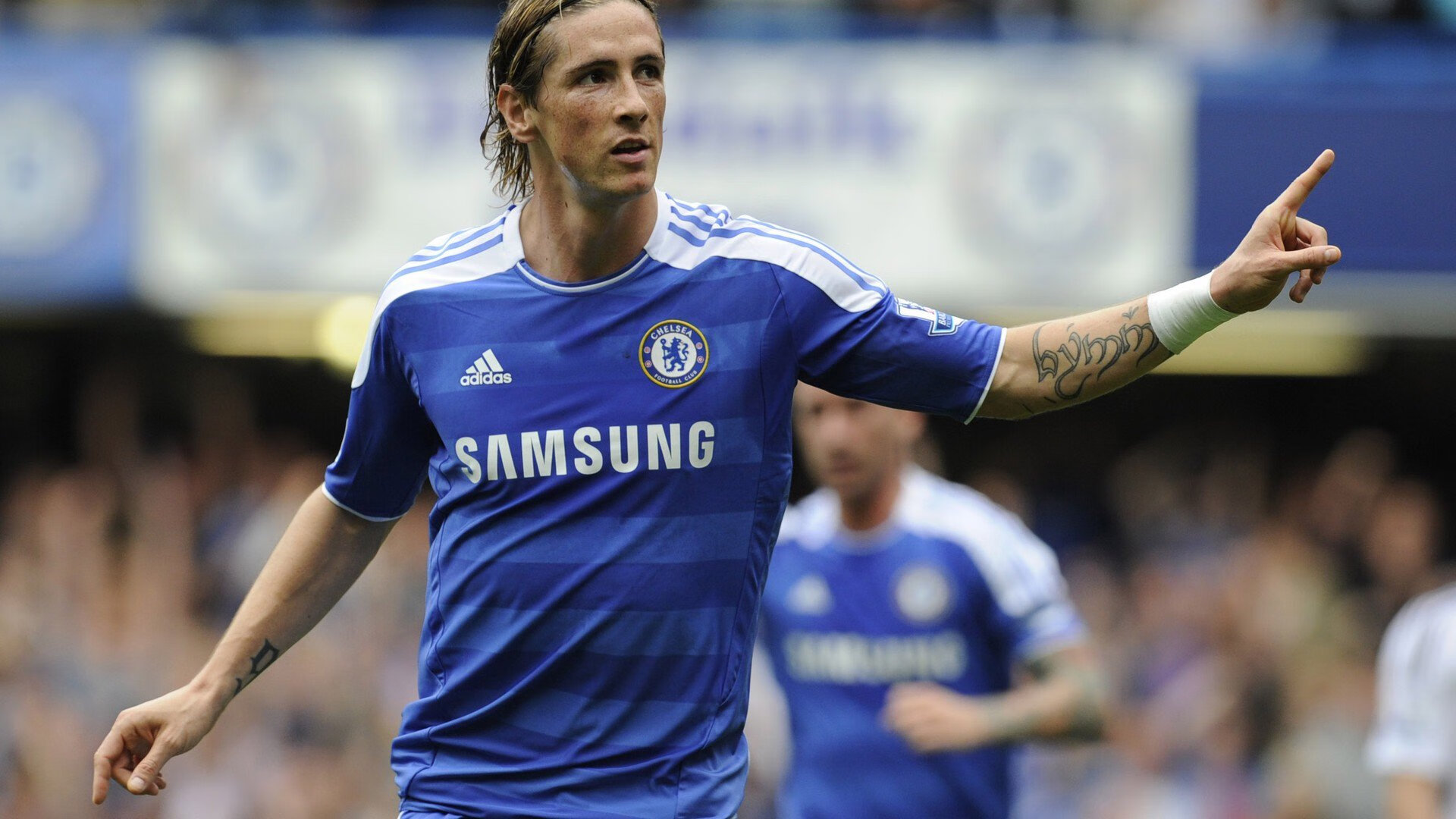 黄潜铁壁难阻神锋破晓,莱万生涯之夜铸就拜仁悲壮诗篇