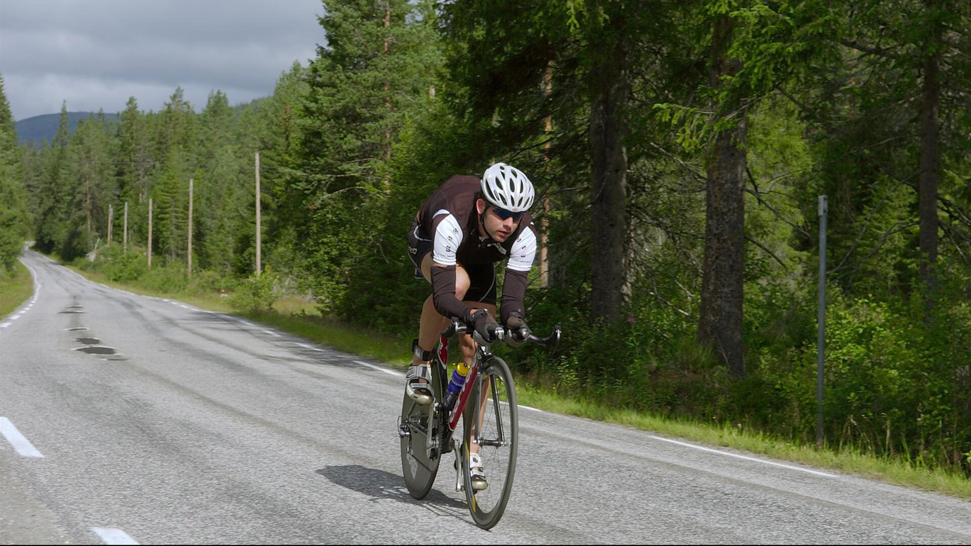 字母哥高光撕裂爵士铁幕，战术压制下的太阳何去何从？
